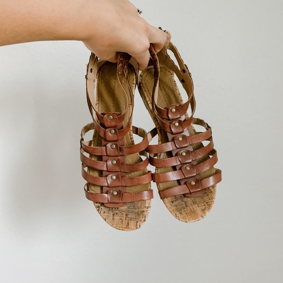Brown sandal - Picture 1 of 8